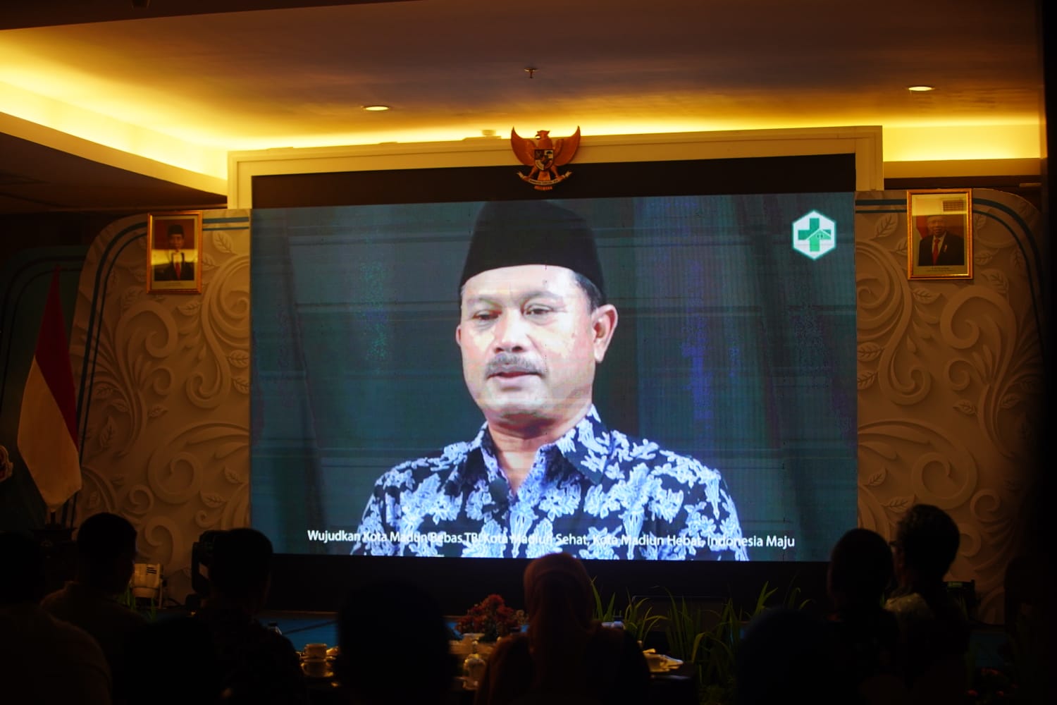 Foto 1 dari 6: Inovatif Pulihkan Ekonomi, Wali Kota Madiun Dianugerahi Penghargaan oleh PWI Jatim