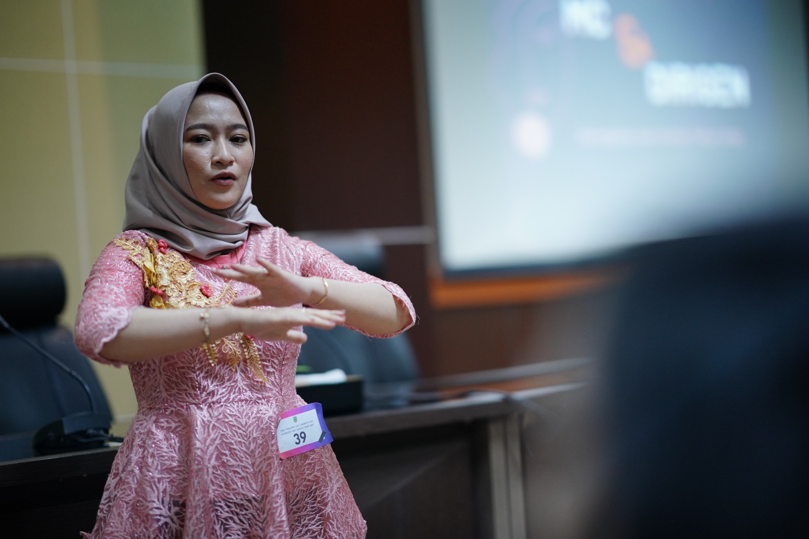 Foto 9 dari 10: Peringati Hari Kartini, Pemkot Gelar Lomba Petugas Dirigen dan MC