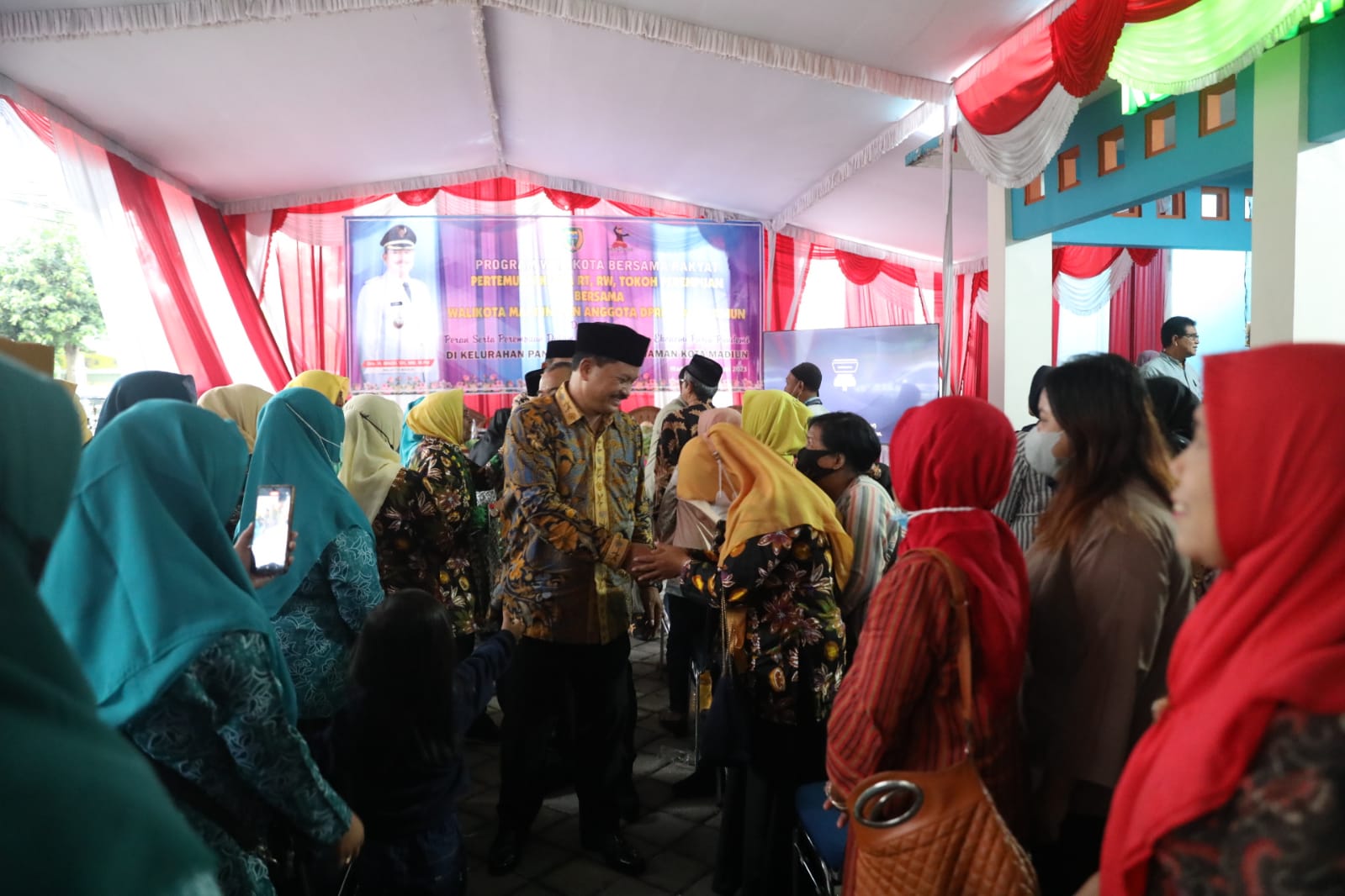 Foto 14 dari 15: Gelar Pertemuan Dengan Perwakilan Organisasi Masyarakat Dan DPRD, Wali Kota Bahas Rencana Pembangunan