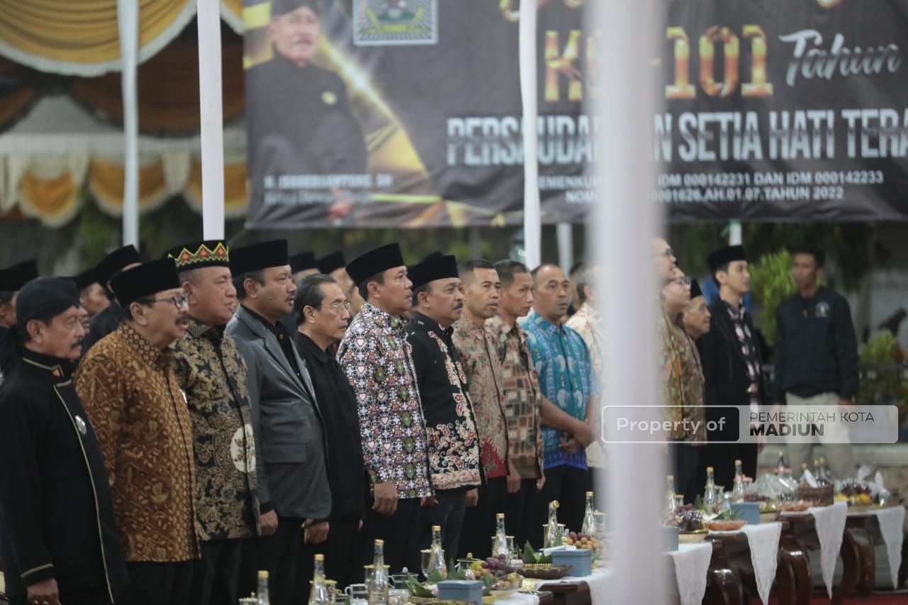 Foto 13 dari 13: Hadiri Pagelaran Wayang Kulit HUT 101 PSHT, Wali Kota: Pencak Silat Simpan Potensi Seni, Budaya, dan Ekonomi