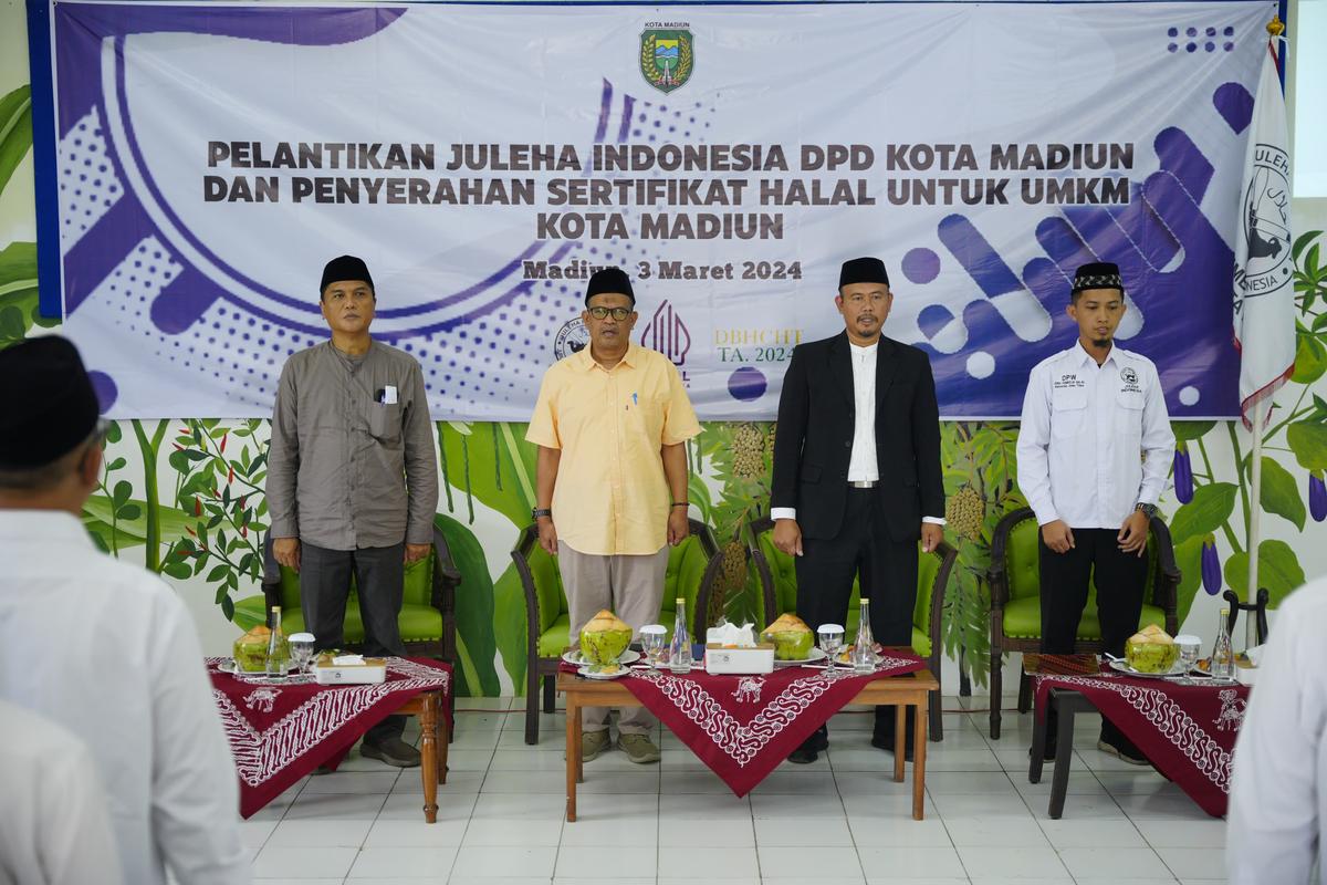 Lantik JULEHA DPD Kota Madiun dan Serahkan Sertifikasi Halal UMKM, Sekda Harap Status Baru Beri Manfaat