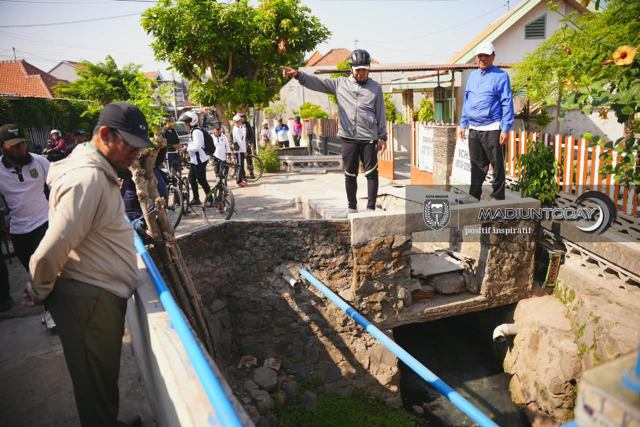 Foto 14 dari 16: Gowes Keliling Kota, Plt Wali Kota Madiun Pantau Kebersihan hingga Kondisi Sekolah