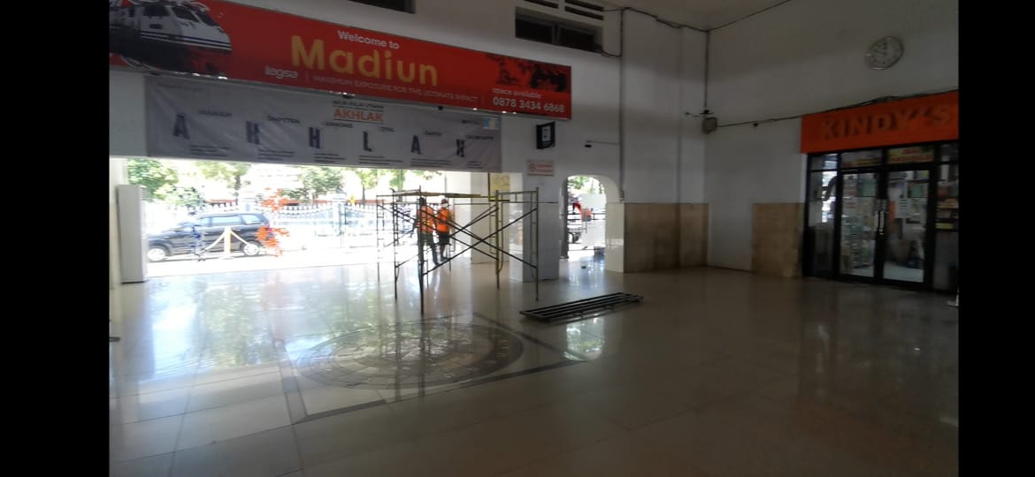 Foto 3 dari 3: Mulai Persiapan Masa Angkutan Nataru, Daop 7 Madiun Renovasi Stasiun Madiun