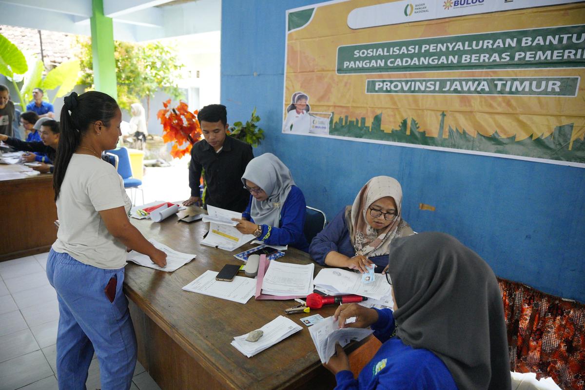 Foto 6 dari 6: Salurkan Bantuan Pangan, Wali Kota: Lebaran Tidak Ada yang Kesulitan Bahan Kebutuhan