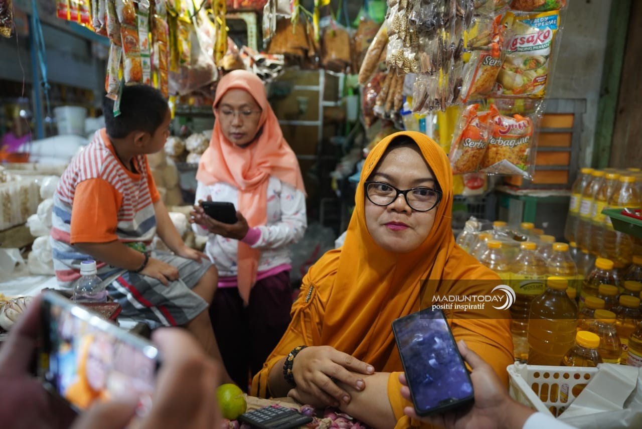 Foto 10 dari 11: Dapat Subsidi Dari Wali Kota, Pedagang Akui Lapaknya Makin Ramai