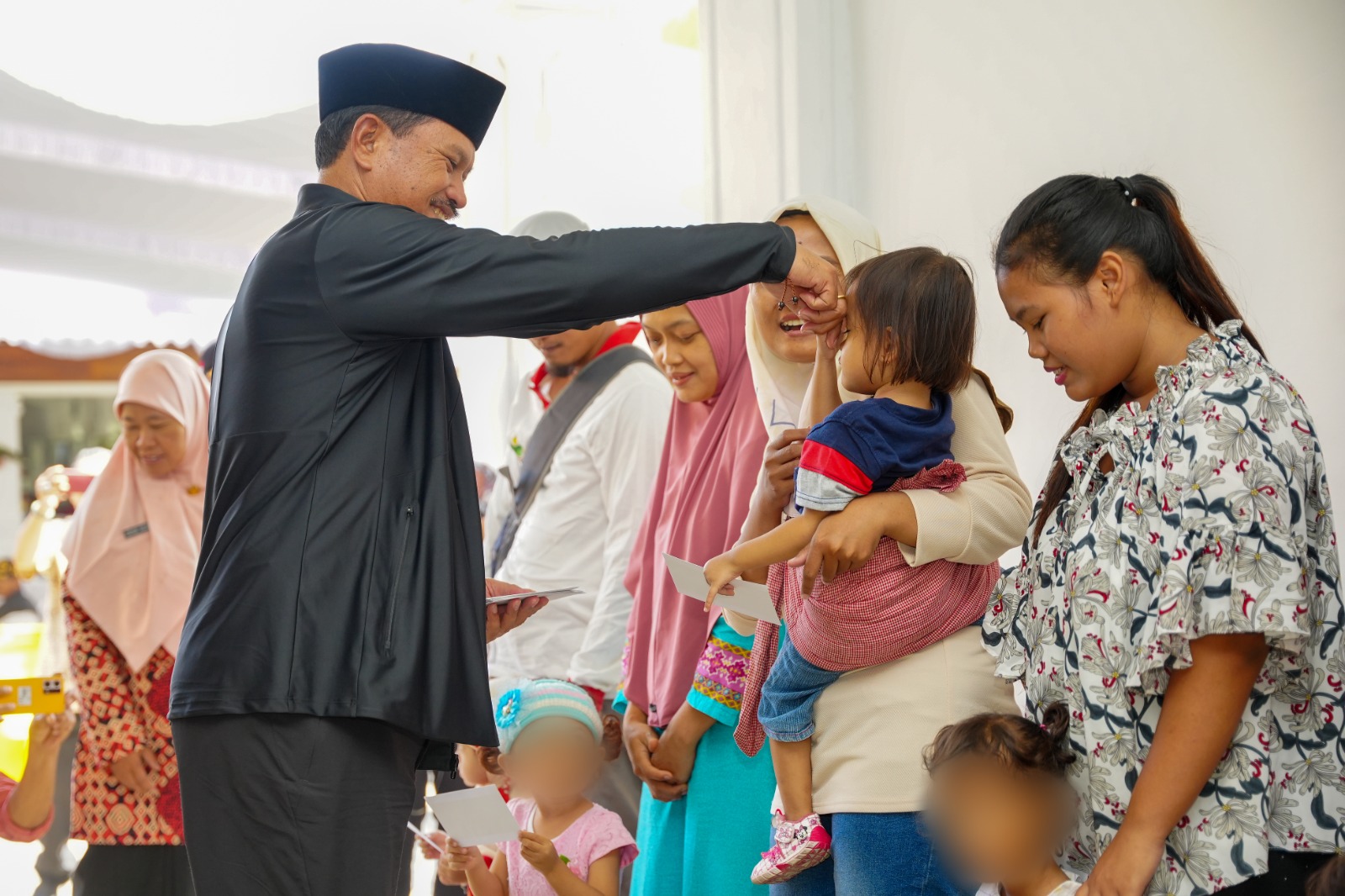 Foto 1 dari 5: Hari Jadi ke-105, Pemkot Madiun Khitankan 218 Anak Secara Gratis Hingga Pemeriksaan Ibu Hamil dan Anak Stunting