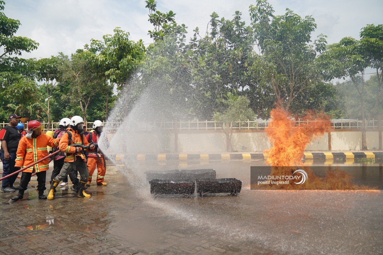 Bentuk Redkar, Damkar Kota Madiun Beri Keterampilan Padamkan Api Hingga Rescue Animal