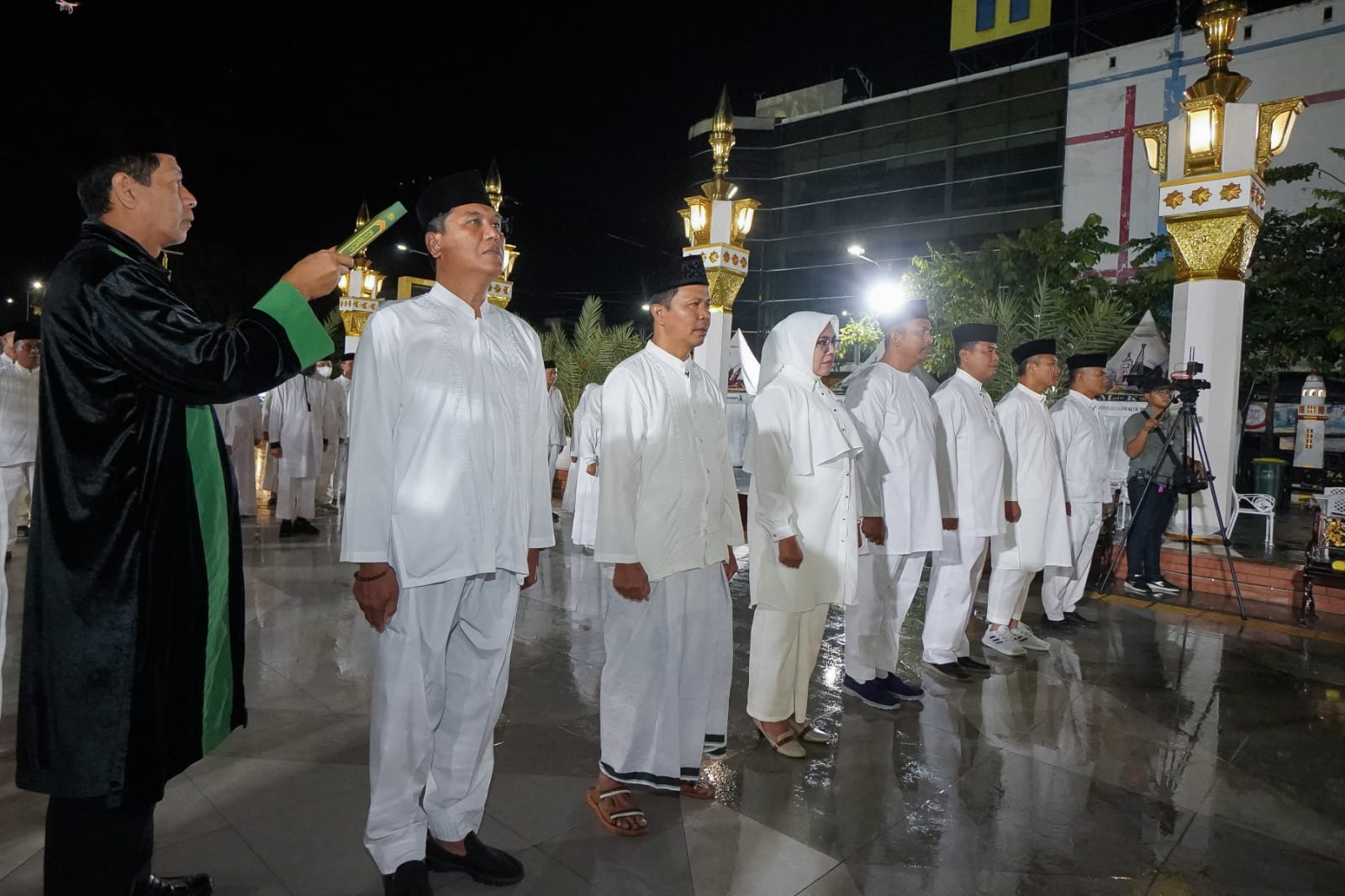 Foto 3 dari 10: Lantik Delapan Pejabat Pimpinan Tinggi, Wali Kota: yang Kosong Segera Kita Isi