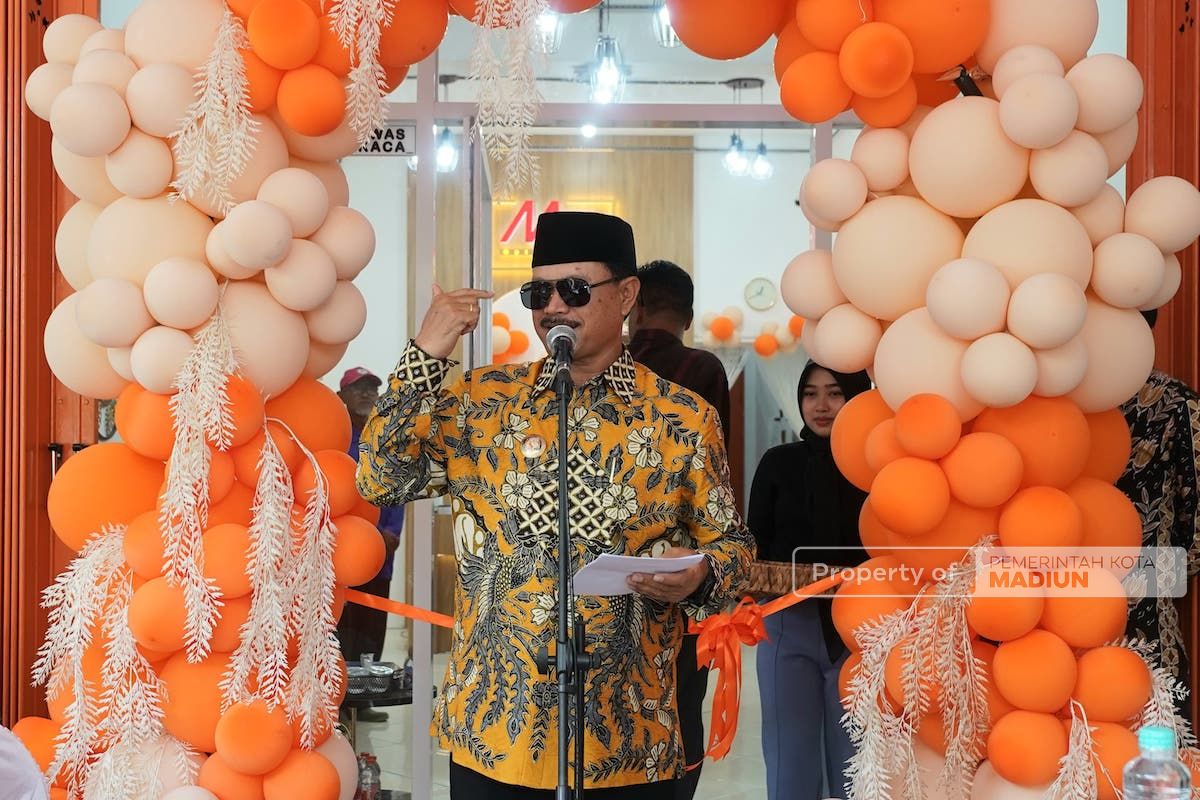 Foto 6 dari 9: Hadiri Grand Opening MJ Optik, Wali Kota Apresiasi Pengusaha Ikut Ramaikan Pelayanan Kesehatan Mata