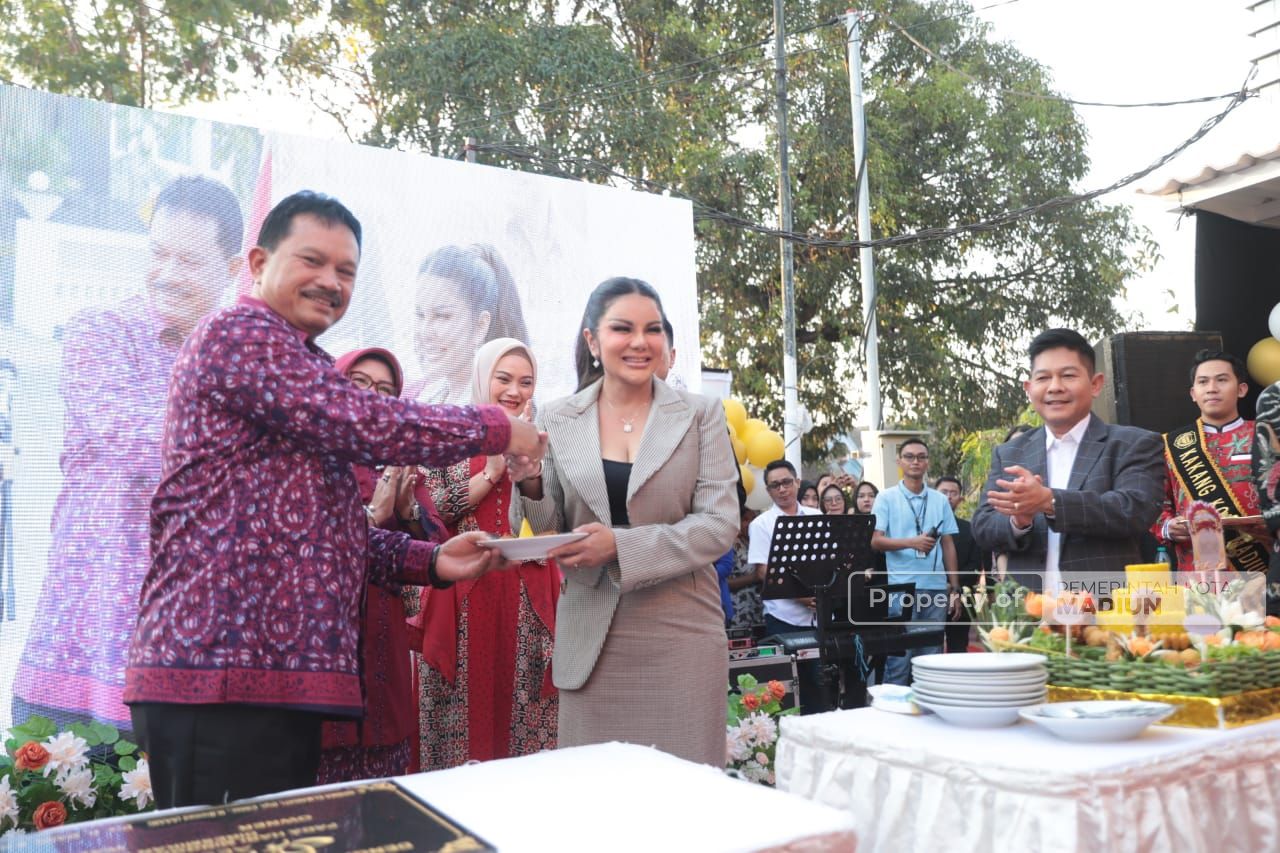 Foto 1 dari 14: Hadiri Pembukaan Klinik Estetika, Wali Kota Harap Bisa Jadi Daya Tarik Kota Pendekar
