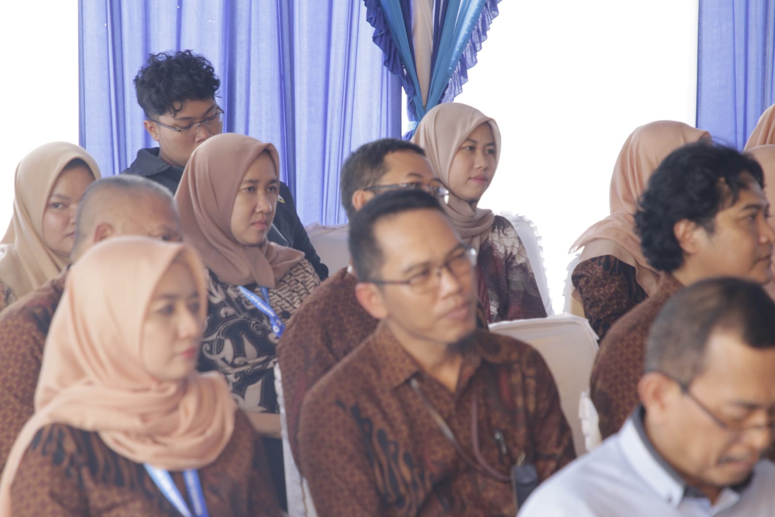 Foto 15 dari 17: Kunjungan Kantor Perumda BPR Bank Daerah Kota Madiun, Pj Wali Kota Apresiasi Kinerja Dan Dorong Inovasi Untuk Tingkatkan Performa Pegawai