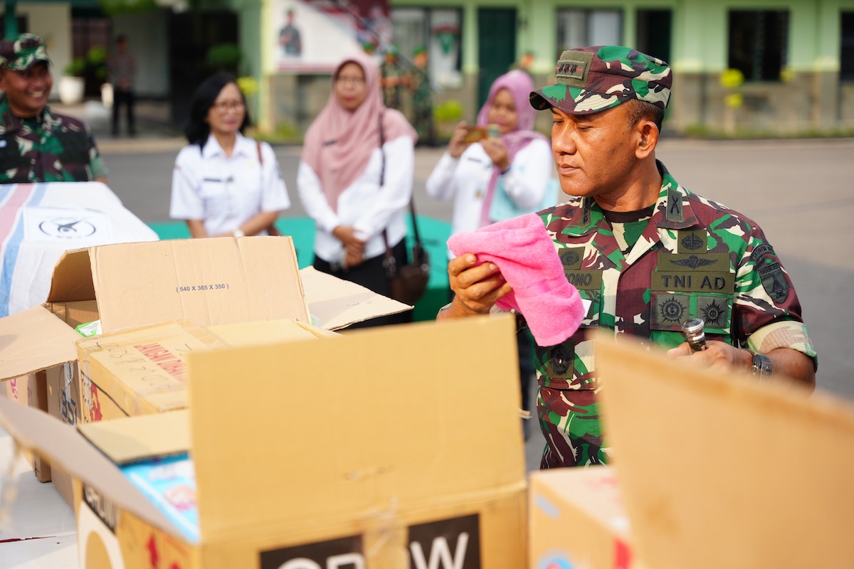 Foto 4 dari 5: Kutuk Serangan Israel ke Palestina, Korem 081/DSJ Madiun Kumpulkan Bantuan ke Gaza
