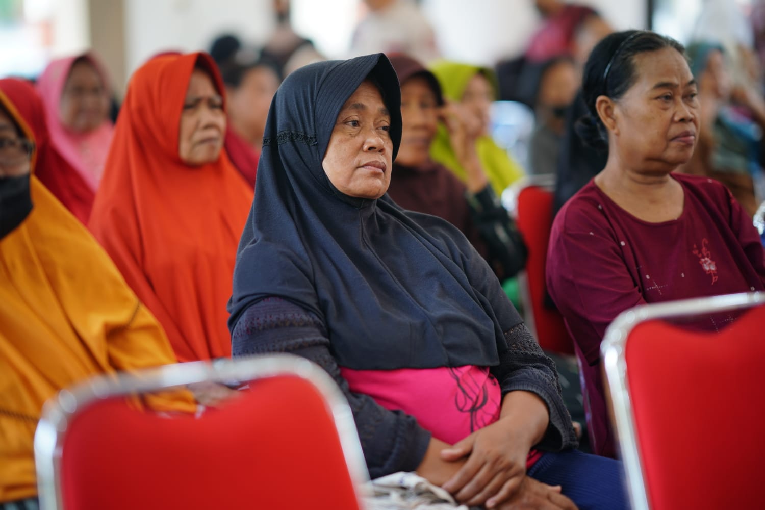 Foto 5 dari 10: Salurkan Bantuan DBHCHT, Wali Kota Harap Bermanfaat Bagi Penerima