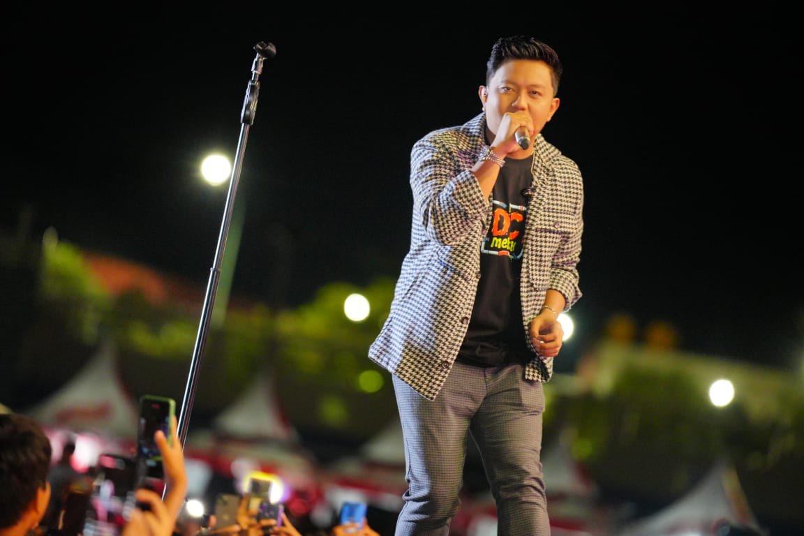 Foto 7 dari 8: Hadiri Konser Denny Caknan, Wali Kota Sebut Masih Banyak Acara Besar Peringatan Hadi Jadi