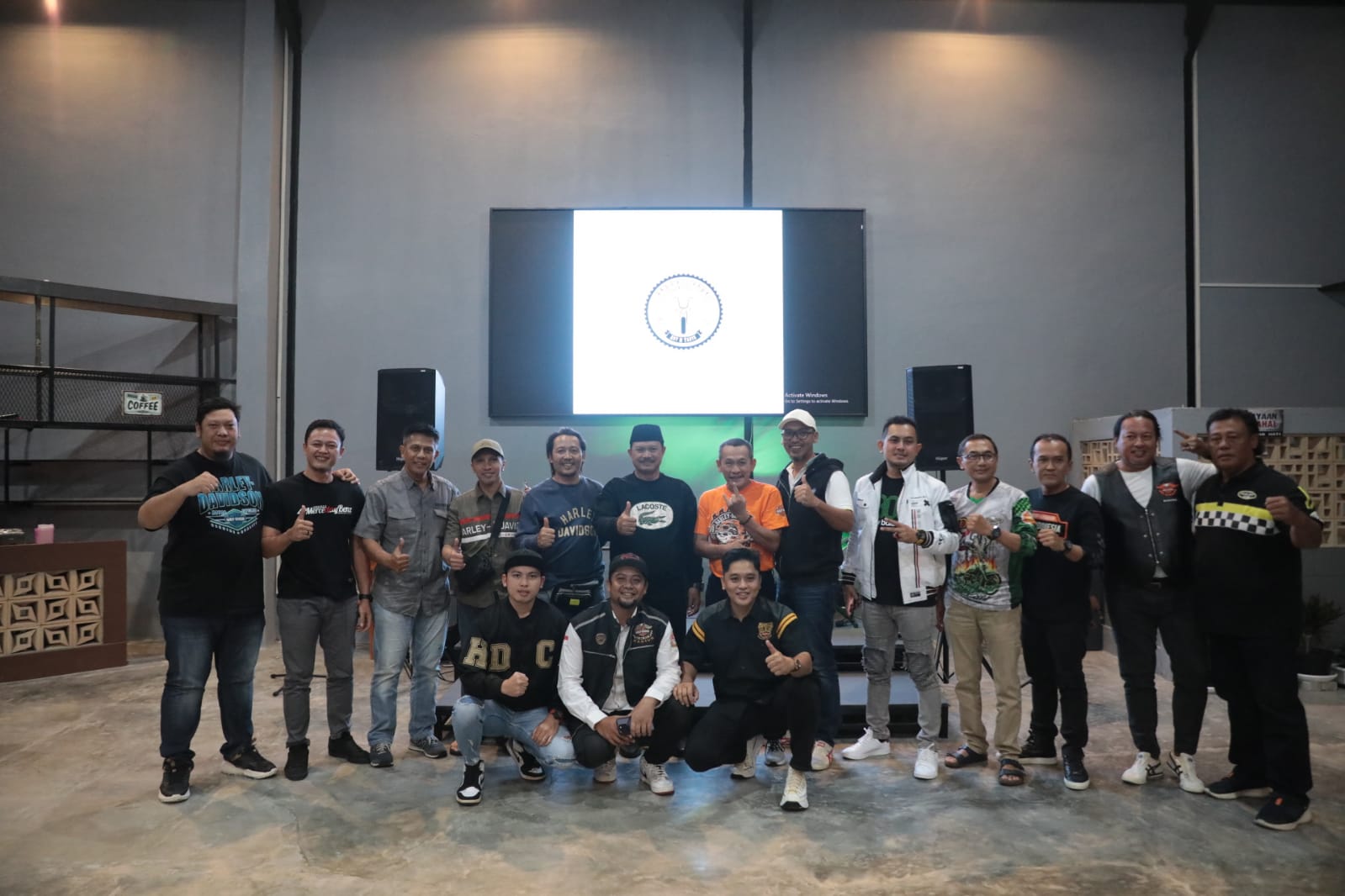 Foto 17 dari 17: Soft Opening Warung Garasi, Wali Kota Apresiasi Tambah Ramai Wisata Kuliner di Kota Madiun