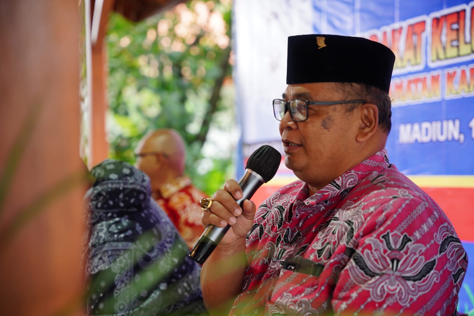 Foto 9 dari 10: Gowes di Tiga Kelurahan, Wali Kota Pastikan Usulan Tepat Sasaran