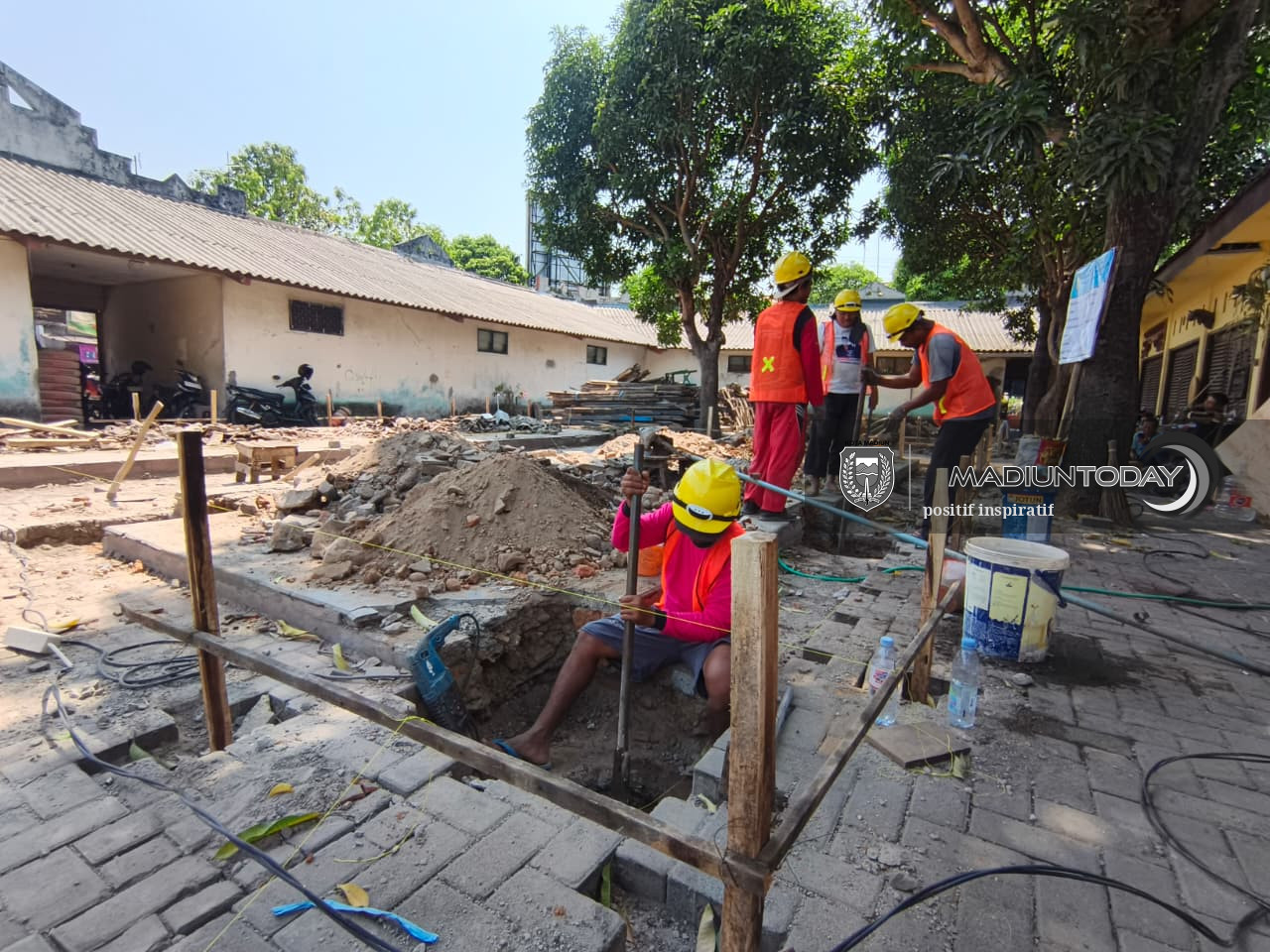 Foto 1 dari 6: Pasar Templek Bagian Dalam Direnovasi, Pekerjaan Ditarget Selesai Desember Nanti