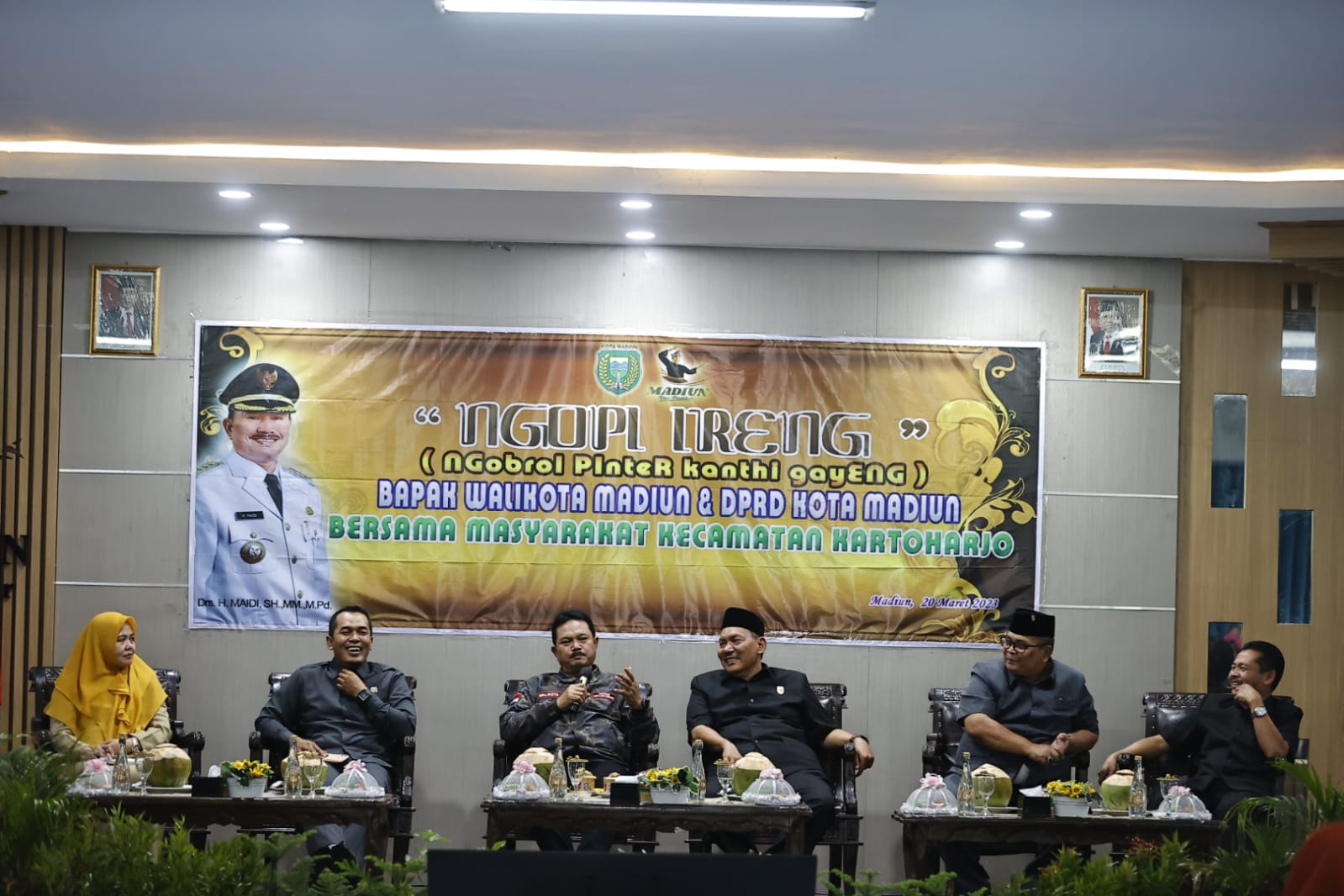 Foto 1 dari 8: Tatap Muka dengan Masyarakat Kartoharjo, Wali Kota-DPRD Serap Aspirasi Melalui Program Ngopi
