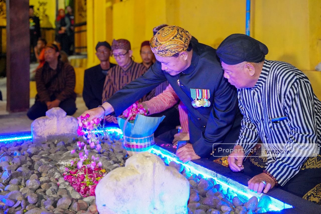 Foto 1 dari 8: Ada Tilik Kampung, Ziarah Leluhur, hingga Wungon, Wali Kota Apresiasi Giat Bersih Desa Kelurahan Nambangan Lor