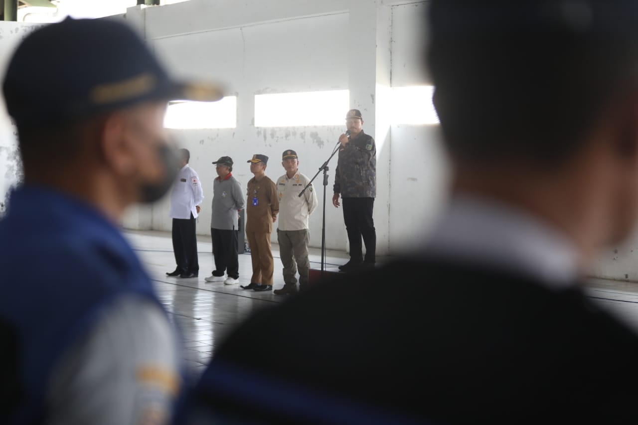 Foto 7 dari 11: Pimpin Apel Tim Gabungan Pasar Besar Madiun, Wali Kota Pesan Jaga Ketertiban