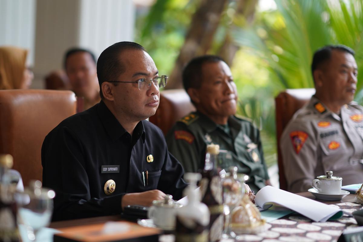 Foto 1 dari 11: Ikuti Rakor Pengendalian Inflasi Daerah 2024 Secara Virtual, Pj Wali Kota Harap Inflasi di Kota Madiun Terkendali
