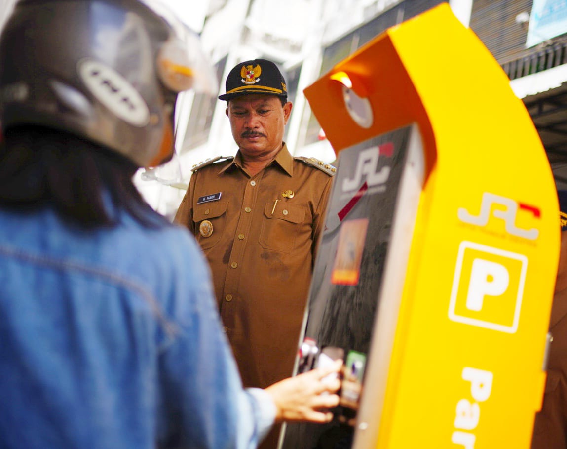 Foto 4 dari 8: Wali Kota Cek Portal Parkir Baru Di PBM