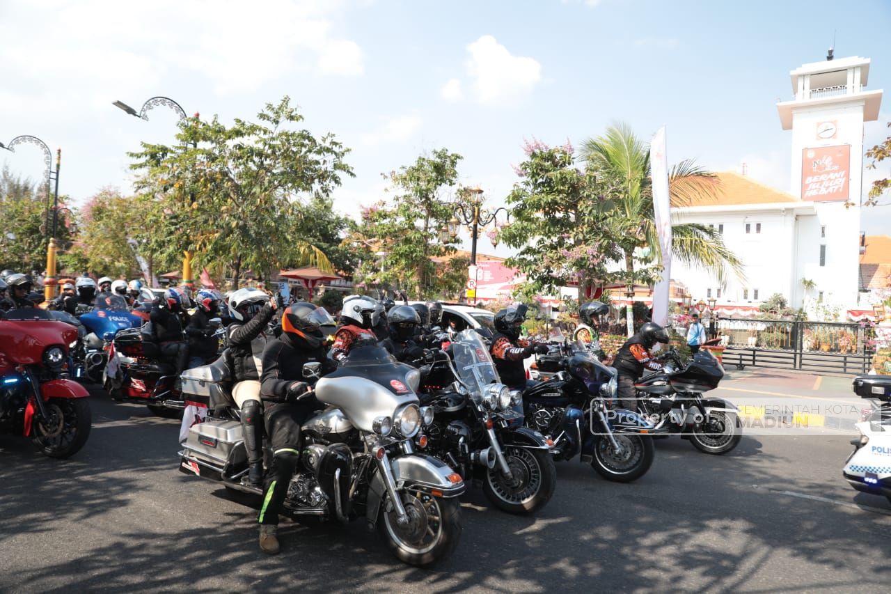 Foto utama berita: Touring Jakarta-Atambua, Komunitas HDCI Mampir Kota Madiun dan Bagi Santunan untuk Veteran