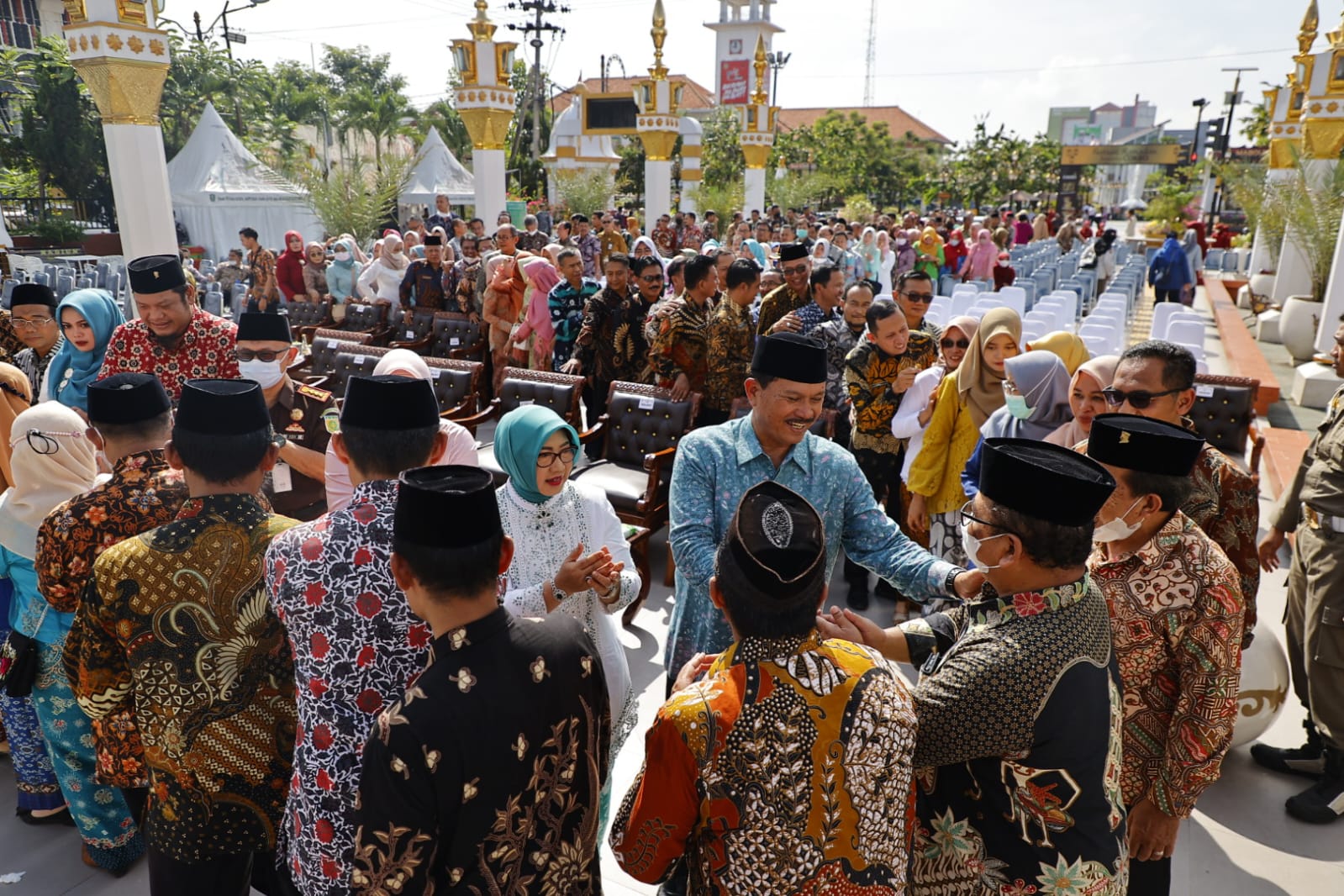 Foto 4 dari 9: Gelar Halal Bihalal Di Depan Replika Ka’bah, Wali Kota : PRC Terbuka Untuk Kegiatan Masyarakat