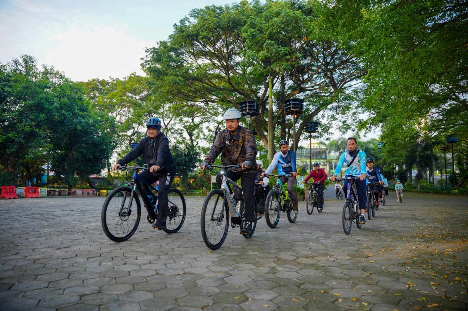 Foto utama berita: Gowes Kota Kita di Ngegong, Wali Kota Silaturahmi Sekaligus Serap Aspirasi Masyarakat