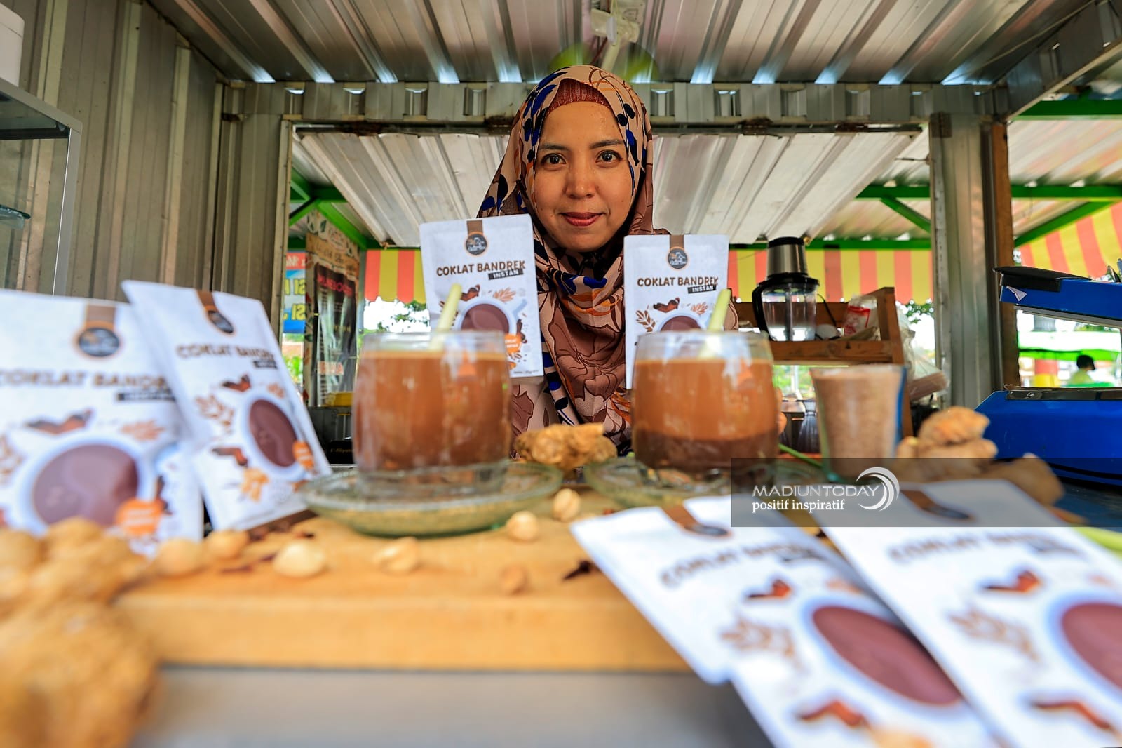 Foto 2 dari 6: Nikmatnya Bandrek Cokelat di Lapak Simander, Juga Dikemas Serbuk dalam Bentuk Sachet