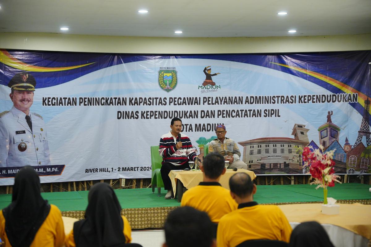 Beri Arahan Pembinaan Pegawai Dukcapil, Wali Kota: Layanan Sudah Baik, Harus Ditingkatkan