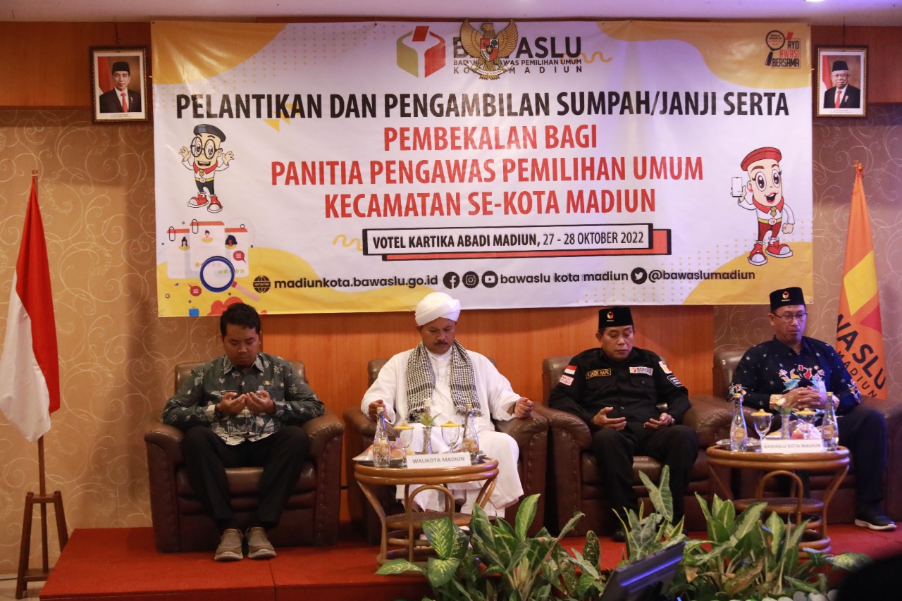 Foto 9 dari 10: Hadiri Pelantikan Pengawas Pemilu Kecamatan, Wali Kota Harap Berikan Kinerja Terbaik