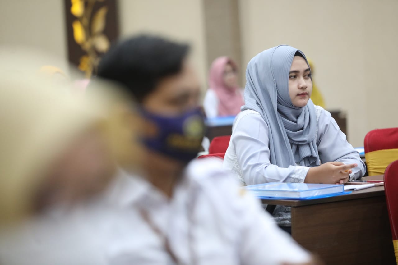 Foto 6 dari 10: Hadiri Bimtek Pengelolaan Perpustakaan Sekolah, Wali Kota Targetkan Seluruhnya Terakreditasi A