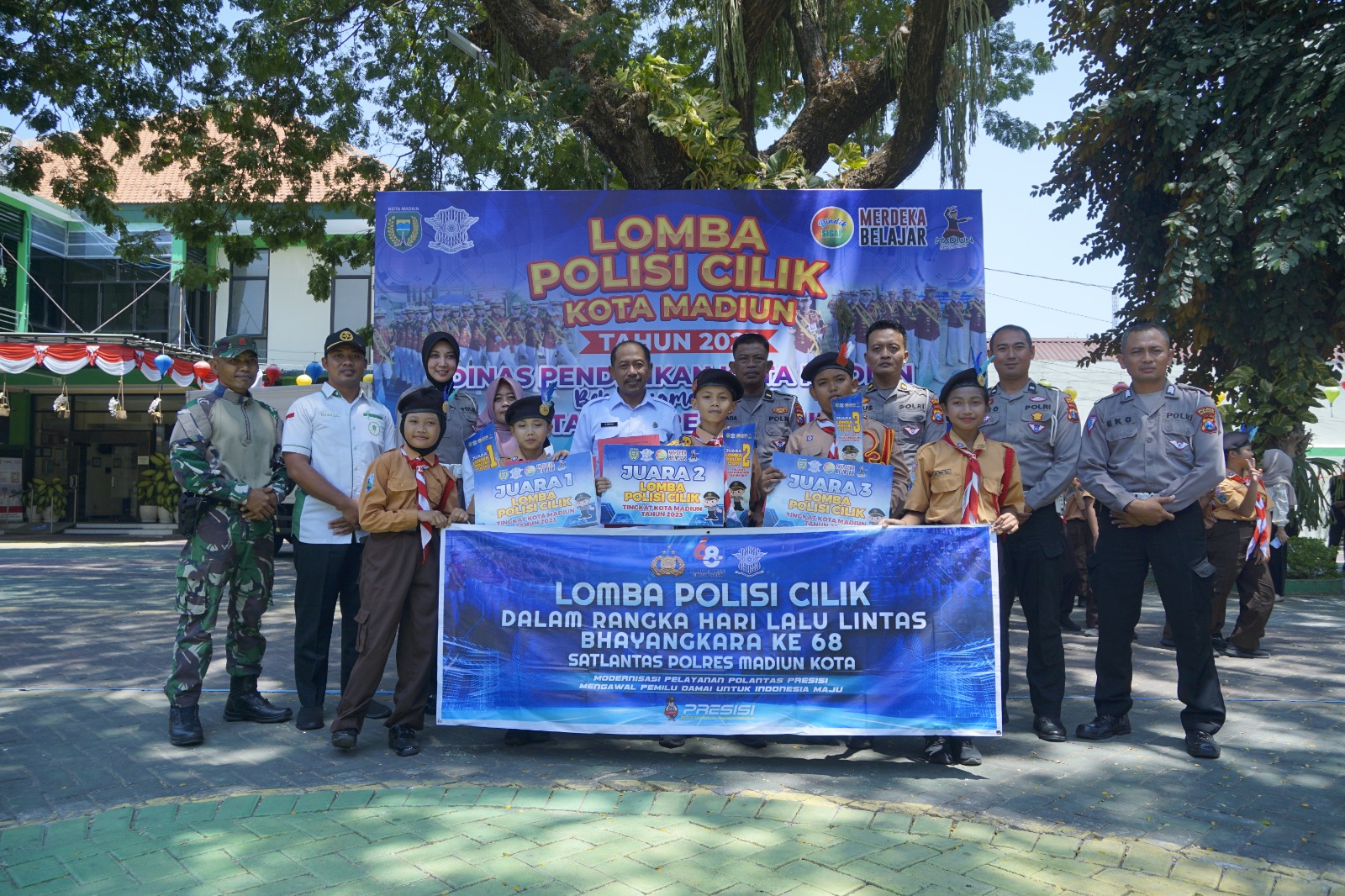 Foto 9 dari 13: Keluar Sebagai Juara Pertama, Regu Pocil dari Kartoharjo Berhak Maju Wakili Kota Madiun di Tingkat Provinsi