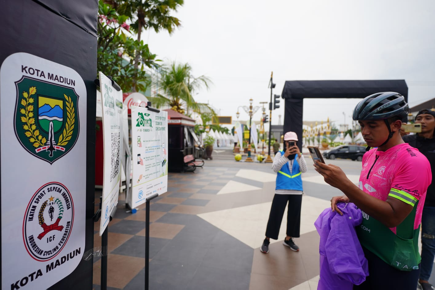 Foto 9 dari 10: PSC Jadi Checkpoint Pertama East Java Journey 2023, Azrul Ananda : Ini Salah Satu Pusat Kota Favorit Saya…