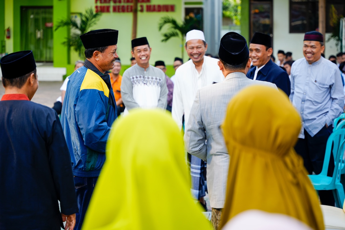 Foto 7 dari 8: Hadiri Pengajian Ahad Wage di SMKN 3, Wali Kota Madiun: Allah Pasti Mendengar Semua Doa