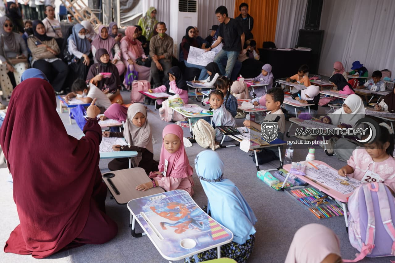 Foto 5 dari 35: Lomba Mewarnai Lengkapi Gelaran EXPO UMKM dan Ekosistem Haji-Umrah, Diikuti Ratusan Peserta
