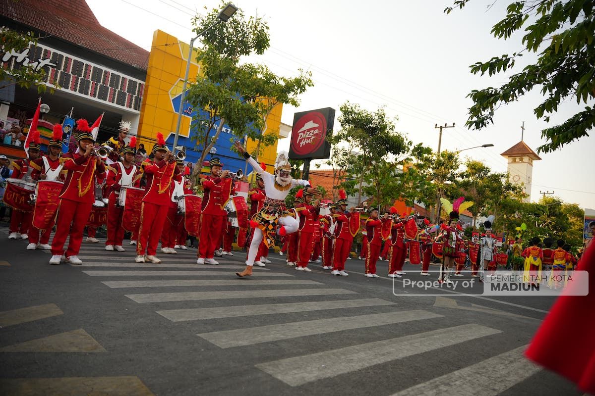 Foto 4 dari 8: Hadiri Event Parade Senja, Wali Kota Apresiasi Kreativitas Peserta
