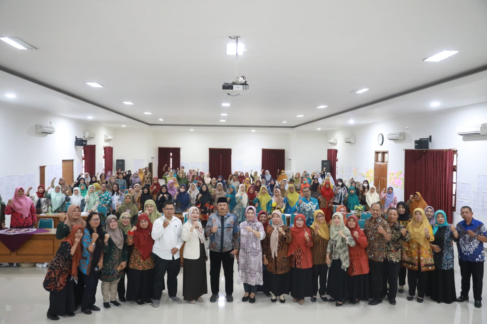 Foto 9 dari 11: Hadiri Bimtek Bersama Guru PAUD-SD, Wali Kota Harap Optimal dalam Pemanfaatan PMM