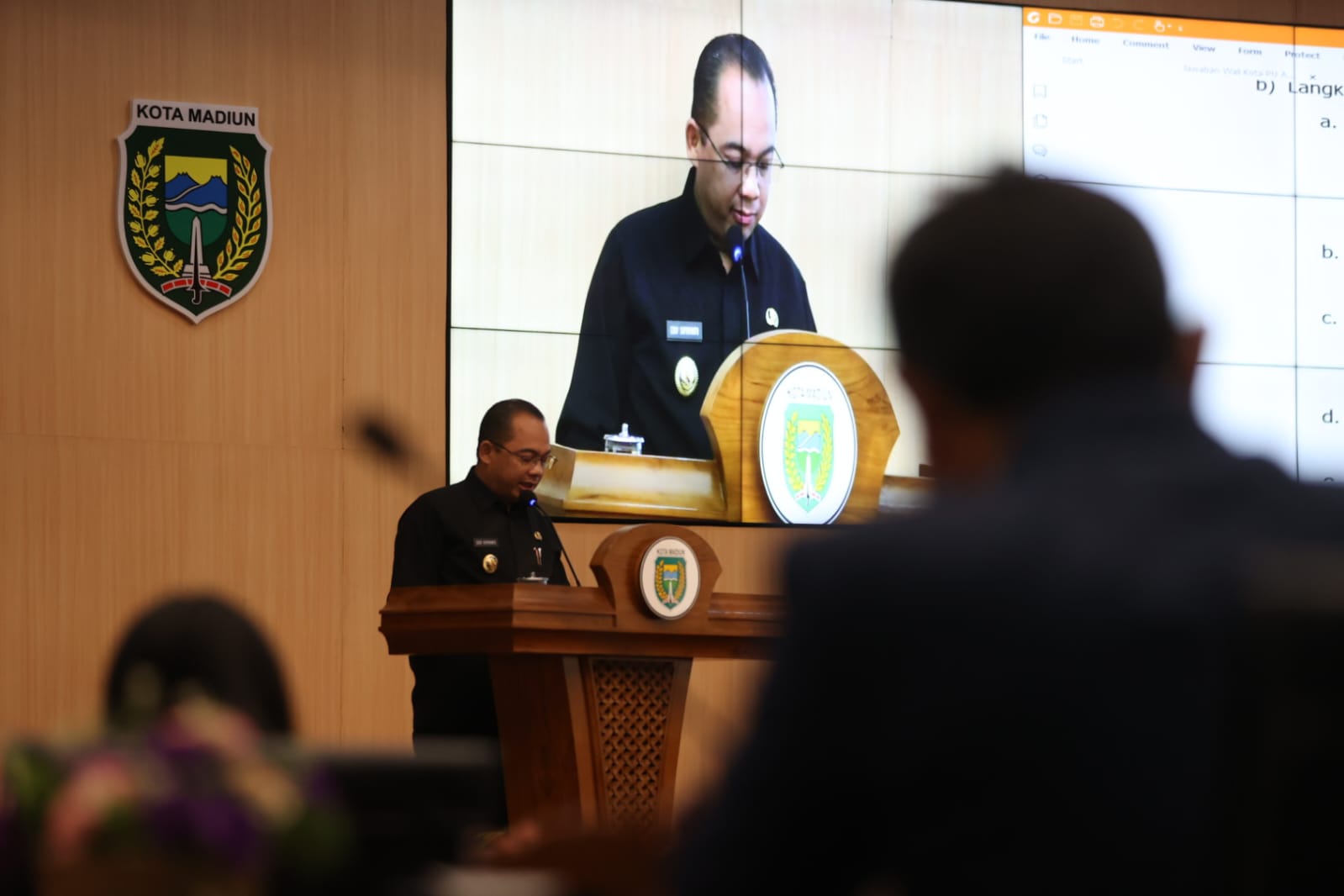 Foto 3 dari 9: Hadiri Rapat Paripurna, Pj Wali Kota Sampaikan Jawaban Atas Pemandangan Umum Fraksi DPRD Untuk Raperda APBD 2025