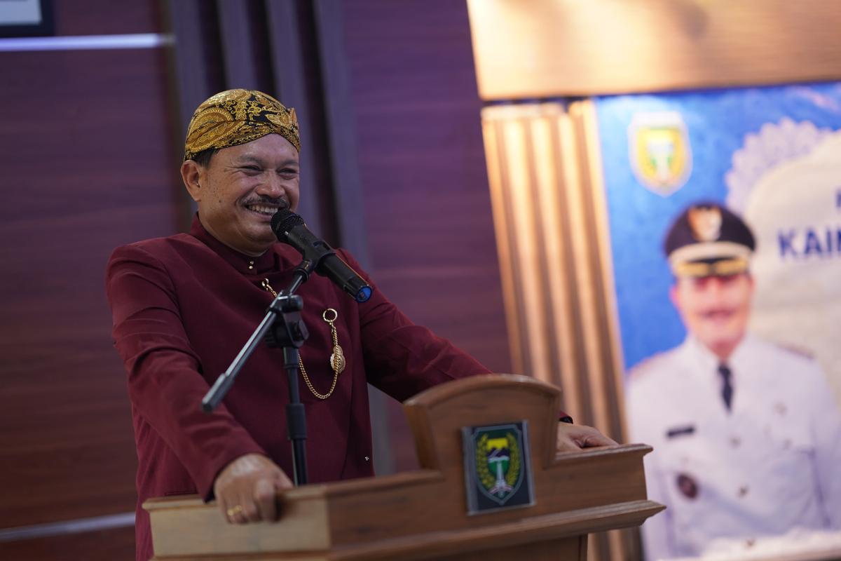 Foto 1 dari 9: Hadiri Pengukuhan KKI DPC Kota Madiun, Wali Kota Beri Pesan Bagi Pengurus
