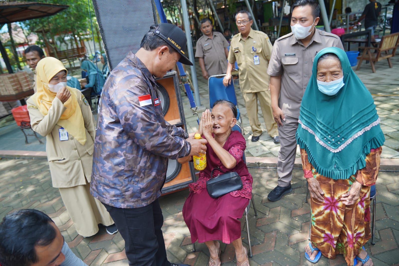 Foto 9 dari 10: Sambangi Warga di Kelurahan Ngegong, Wali Kota Ajak Warga Jaga Kerukunan dan Aktif Ikuti Pembangunan