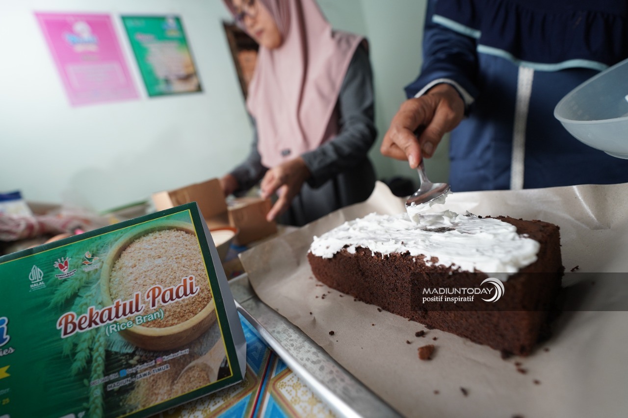 Aplikasikan Ilmu dari Pelatihan, Susy Kurniasari Sukses Produksi Brownies dari Bekatul