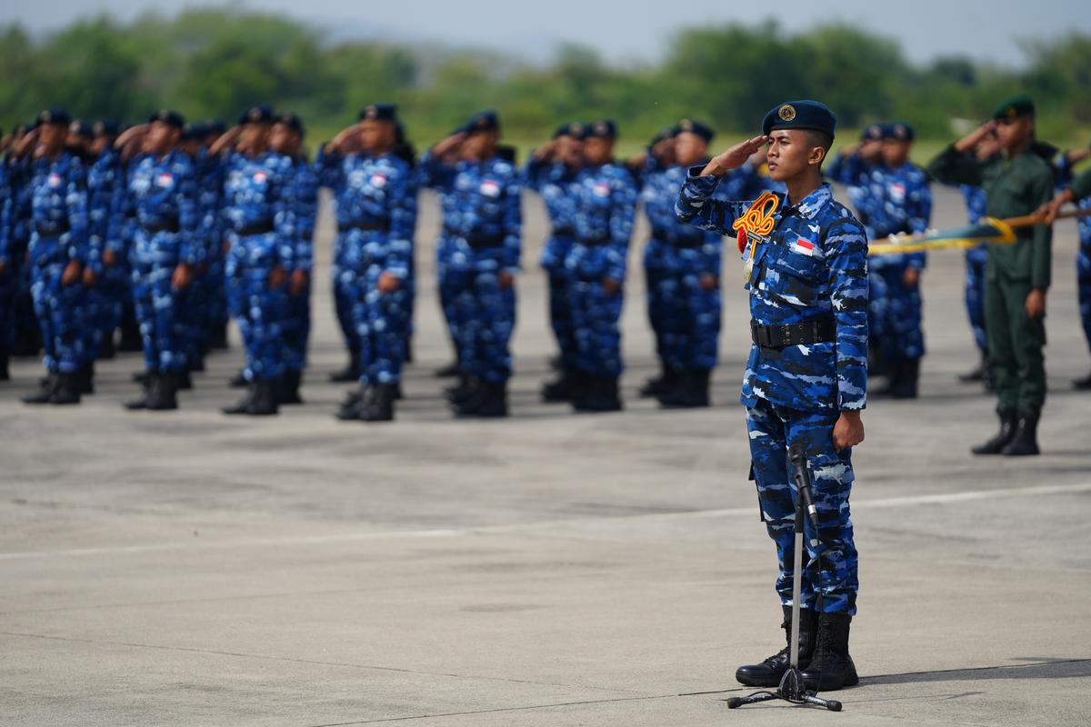 Foto 2 dari 14: Hadiri Pembaretan Taruna-Taruni SMAN Taruna se-Jawa Timur, Pj Wali Kota: Ini Modal Besar Menapaki Proses Pendidikan Selanjutnya