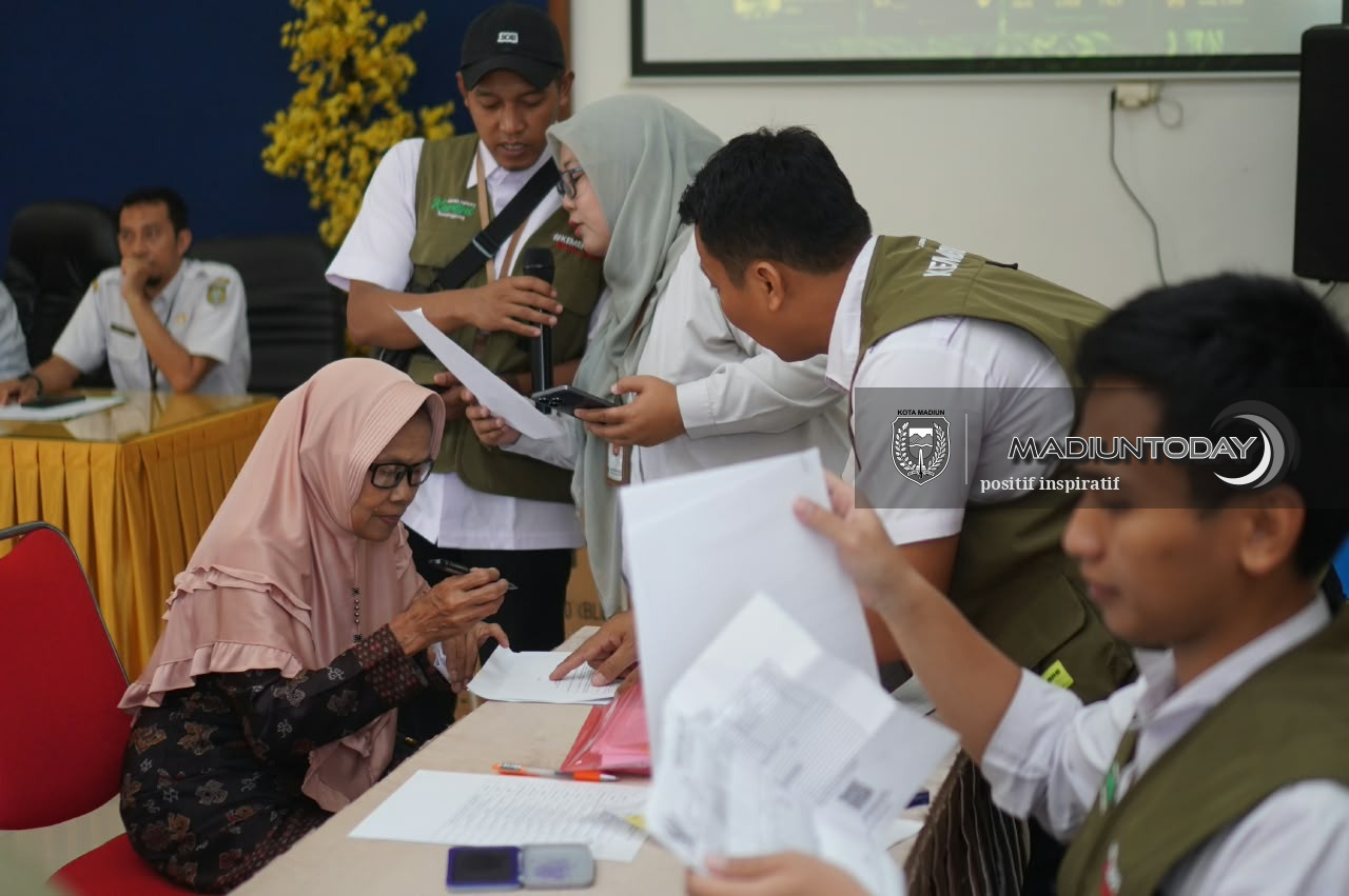 Foto 11 dari 11: 52 Penerima Manfaat di Kota Madiun Terima Bantuan ATENSI dari Kemensos RI