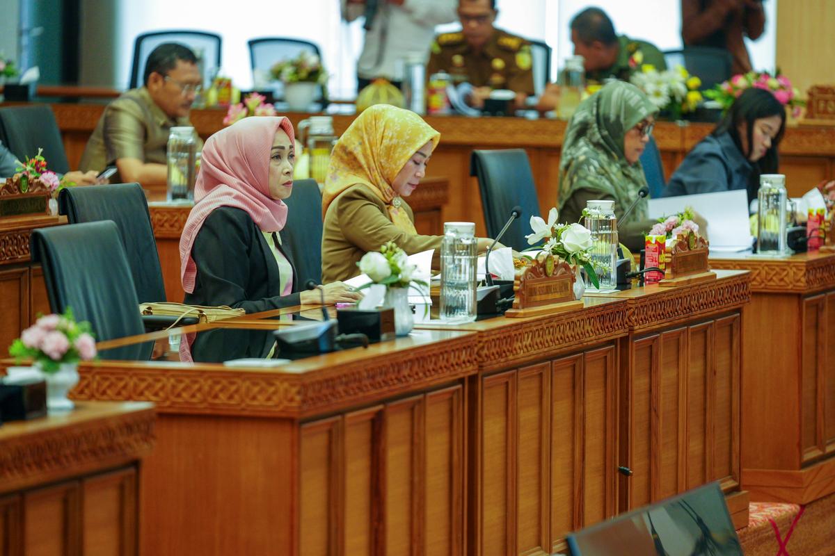 Foto 7 dari 8: Capai Rp 2 Triliun Lebih, Pj. Wali Kota Sampaikan Nota Keuangan Atas Raperda Kota Madiun Tentang APBD 2025