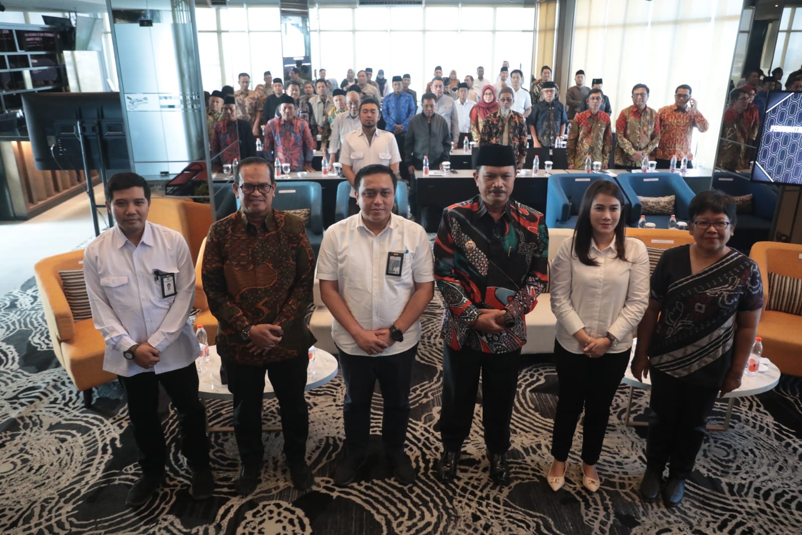 Foto 8 dari 8: Serah Terima Rusunawa III, Wali Kota: Kementerian PUPR Sudah Banyak Menanam Kebaikan di Kota Pendekar