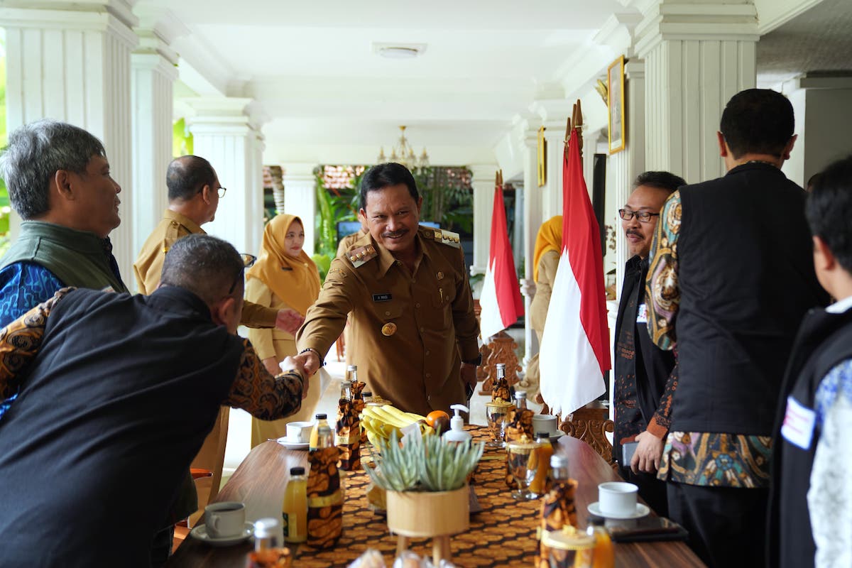Foto utama berita: Jelang Penilaian Sinergitas Kinerja Kecamatan, Wali Kota Jamu Tim Penilai Di Balai Kota
