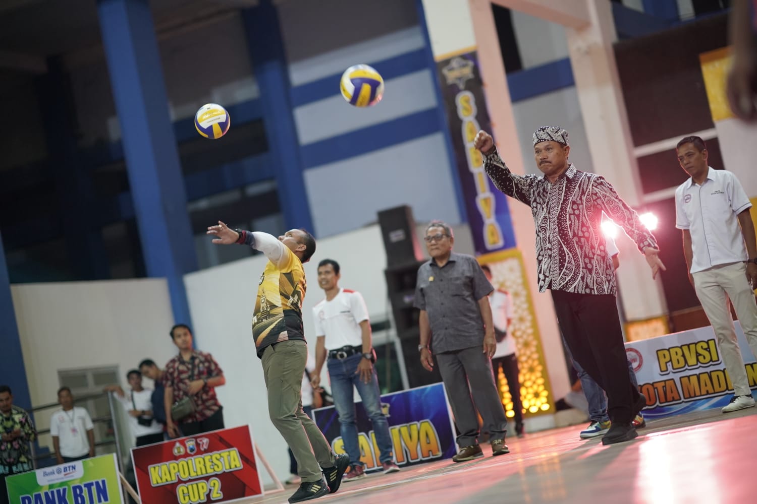 Foto utama berita: Buka Open Tournament Volleyball Kapolres Madiun Kota Cup, Wali Kota: Junjung Sportivitas
