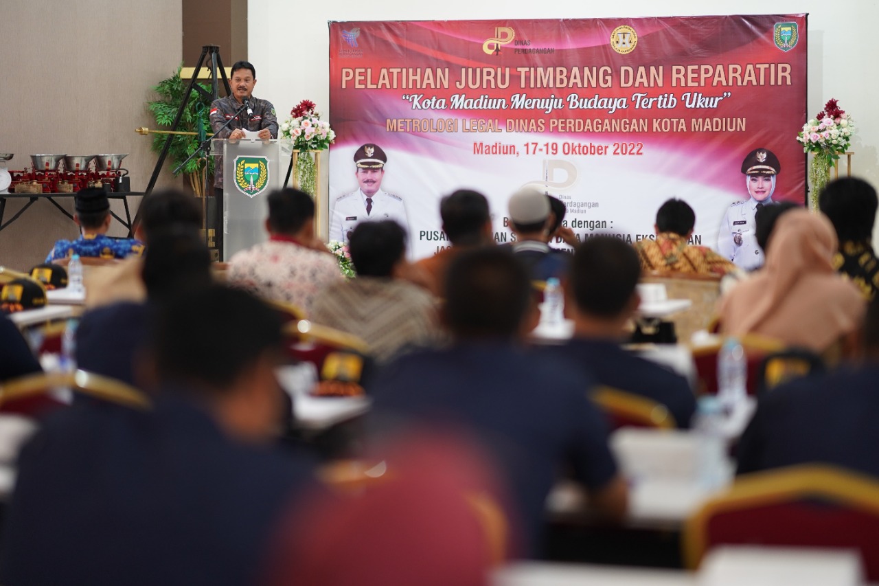 Foto 1 dari 10: Buka Pelatihan Juru Timbang dan Reparatir, Wali Kota Harap Petugas Kerja Ikhlas dan Cerdas